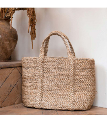 Cesta de Yute Natural Hecha a Mano expuesta