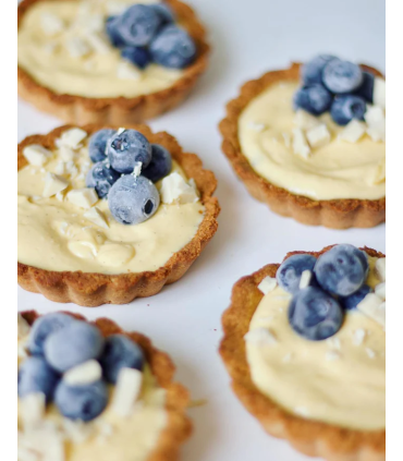 Chocolate Blanco keto fundido huntado en galletas con arándanos